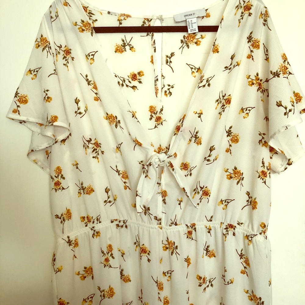 Vintage style off-white floral jumpsuit. Size 3X